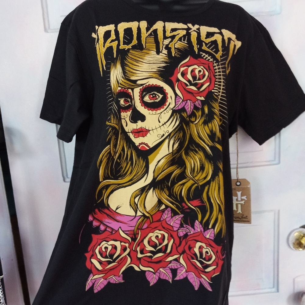 Dia De la Muertos Day of the Dead sugar skull discontinued iron fist tee nwt